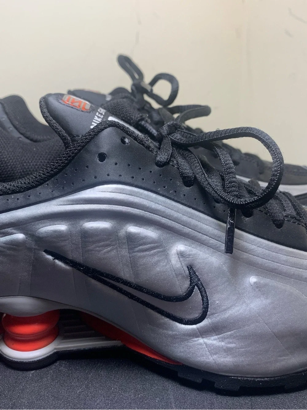Youth Nike Shox Sneakers (Size 5Y US) Great Condition